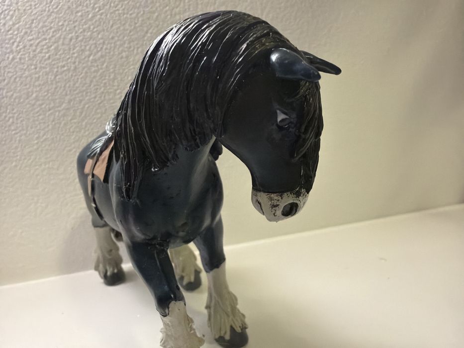 Cal armasar de jucarie pictat manual (figurina)