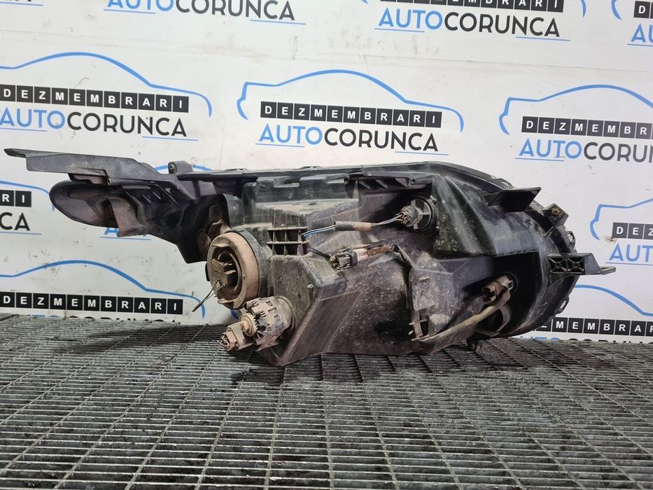 Far Stanga Mitsubishi L200 V 2015 - 2018 SUV 4 Usi (958) Fara xenon