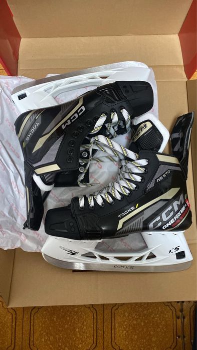 Коньки хокейные