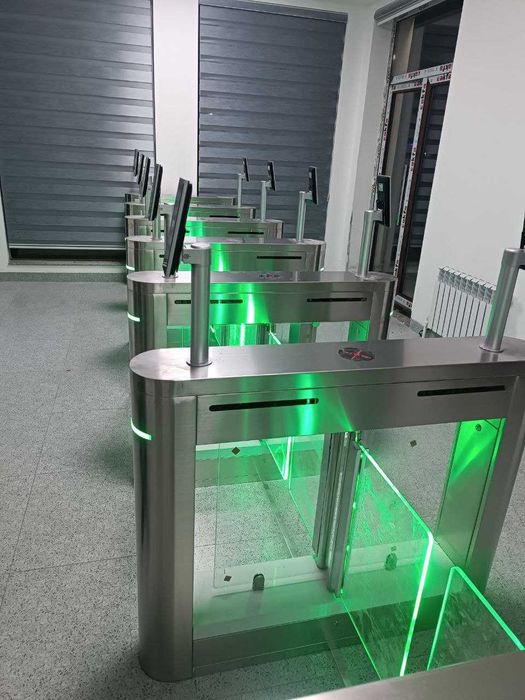 Турникет стеклянного типа с фейс терминалом