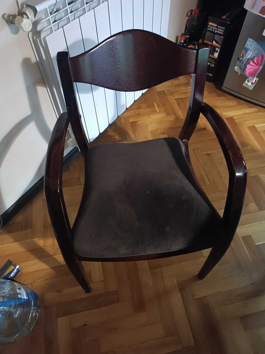 Дървени столове от масивно дърво