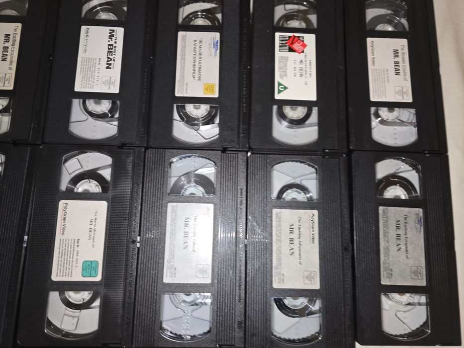 Pachet cu 12 casete VHS,originale,cu Mr. Bean,stare bună,100 lei