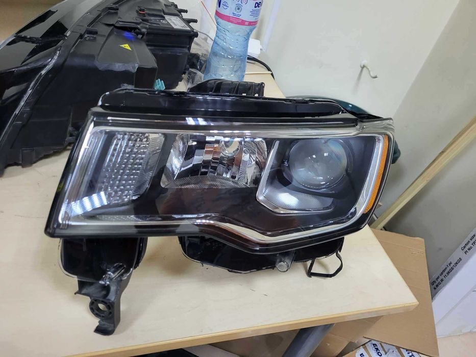 Ляв фар Jeep Cherokee WK2 USA Canada lqv far джип чероки американски