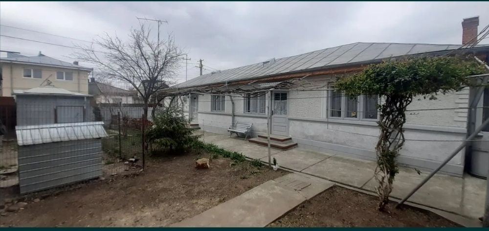 Casă de vanzare cu teren