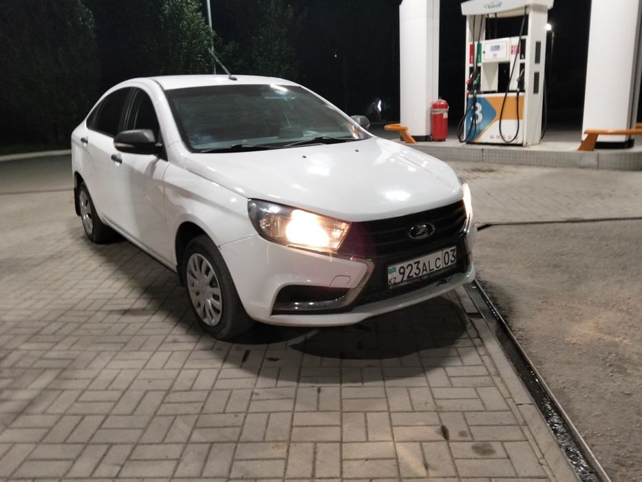 Продам Весту 2019 год