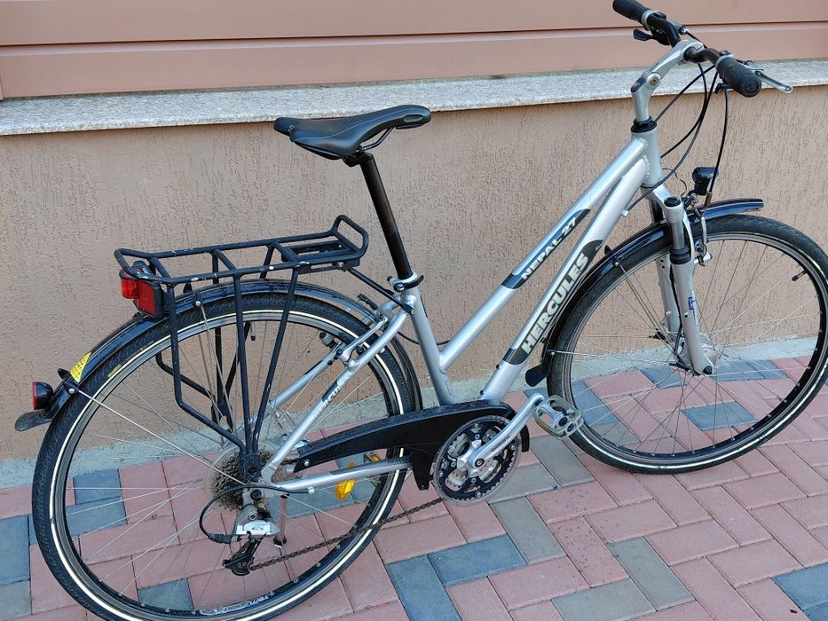 Vând bicicleta Trekking Dama-Barbat.