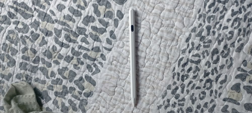 Apple pencil продаю