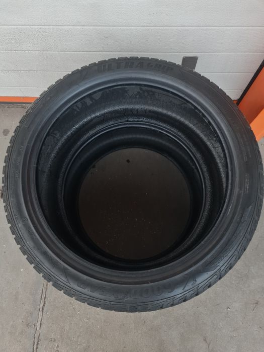 Зимни гуми 2 броя GOODYEAR UltraGrip 245 40 R18 дот 3518