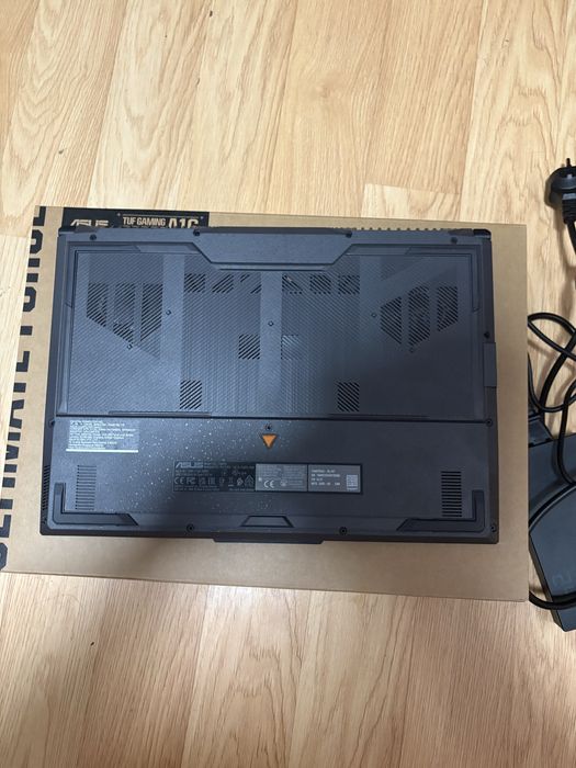 Vand laptop asus tuf A16 2025-2026 este nou