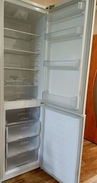 Двухкамерный холодильник Beko CS 335020
