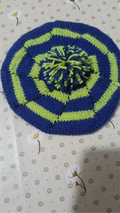 Bereta crosetata ,marime universala