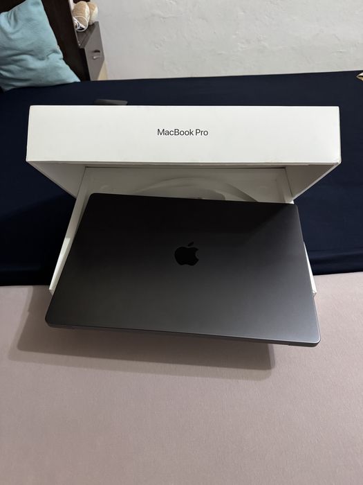 Macbook Pro M3 Pro 12 CPU, 18 GPU, 18GB RAM, 512GB Space Black