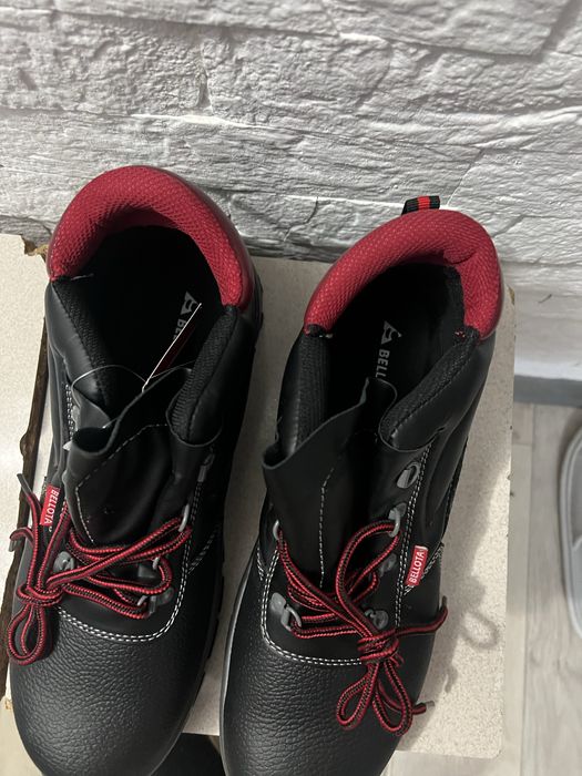 Продам летние рабочии ботинки.