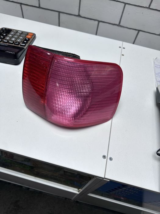 продам задний фонарь на ауди б4 80