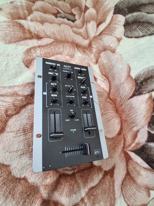 Profesional DJ mixer Gemini