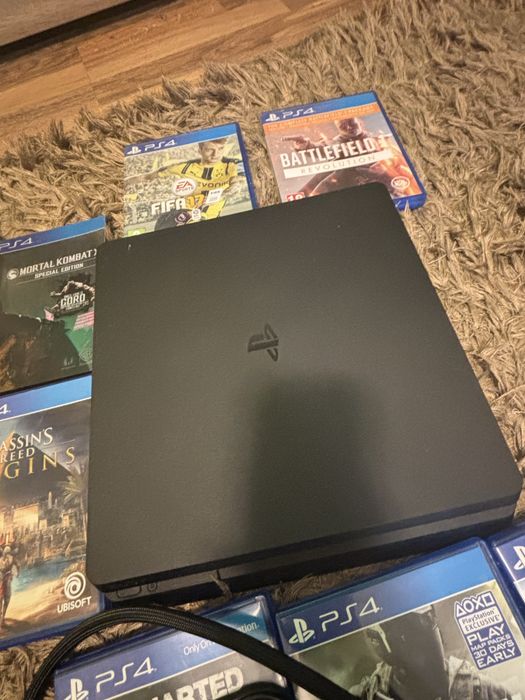 Vand URGENT! PS4 Slim MODAT! Cu multe jocuri si 2 controllere