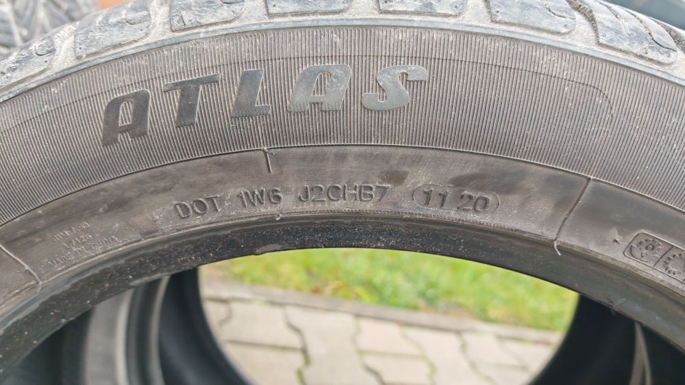 Vând 4 buc.235 50 18 all season