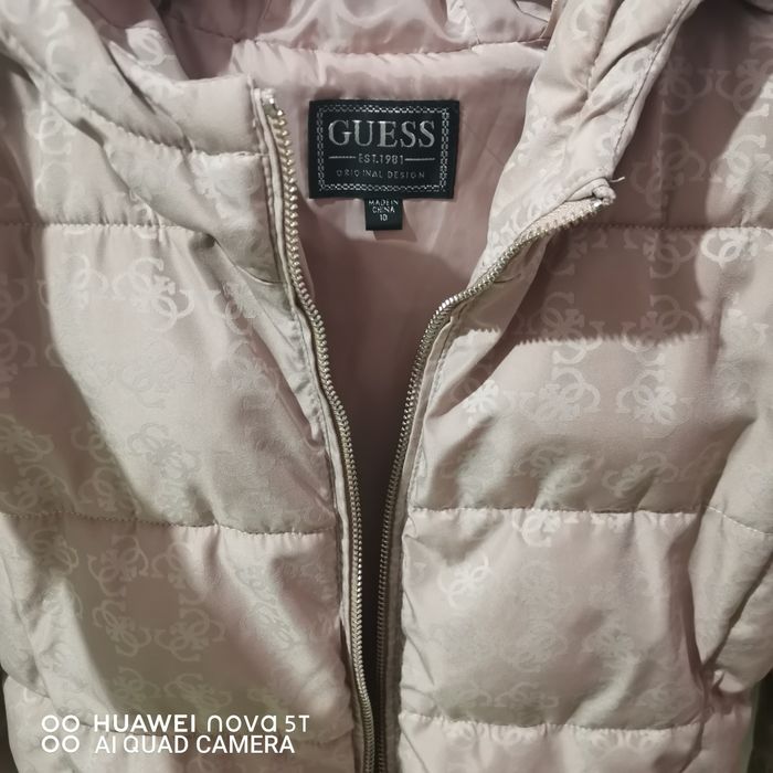 Яке за момиче  Guess
