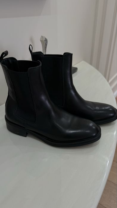 Продаются Ботинки челси