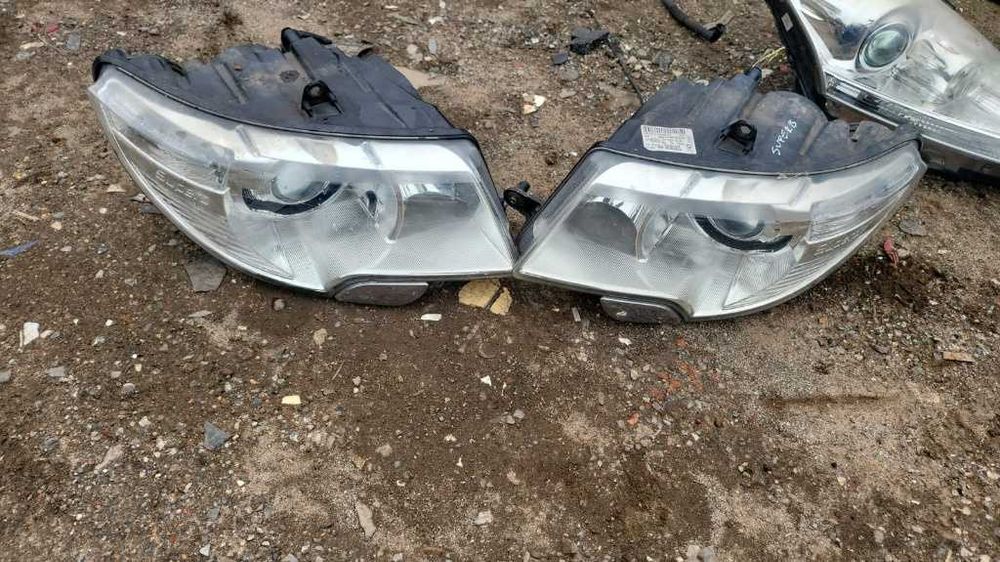 Far stanga/dreapta Skoda Superb cu xenon