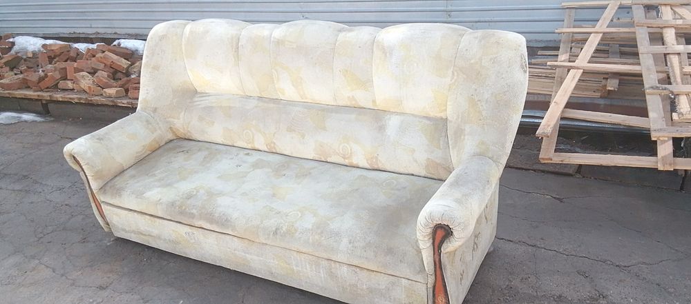 Срочно продам диван хорошего качества