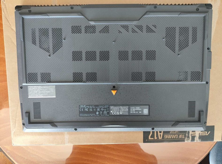 Asus TUF Gaming Laptop A17 /CPU  R7 7735/GPU 4060/16gb DDR5/ 17incha 144hz Full Hd! Като нов!