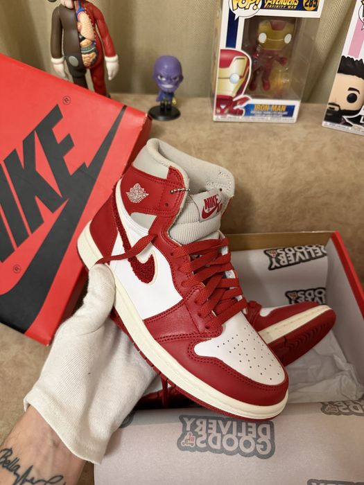 Оригинальные Nike Air Jordan 1 High OG 'Newstalgia Chenille'