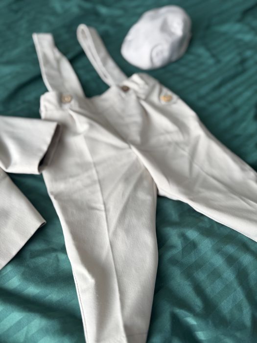 Costum bebeluş crem