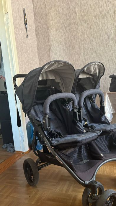 Продаю коляска для двойняшек