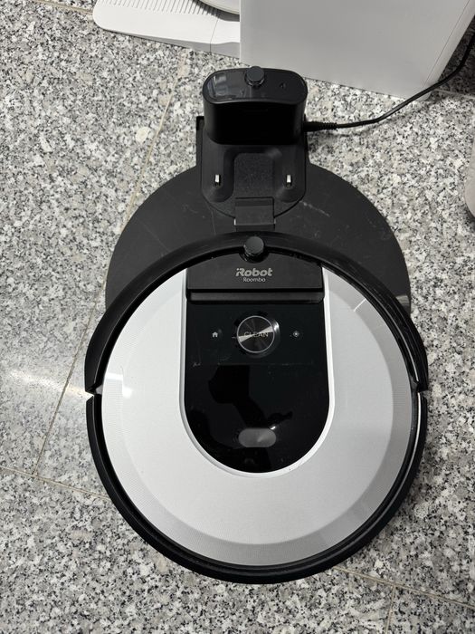 Aspirator robot iRobot i8 nu localizeaza statia