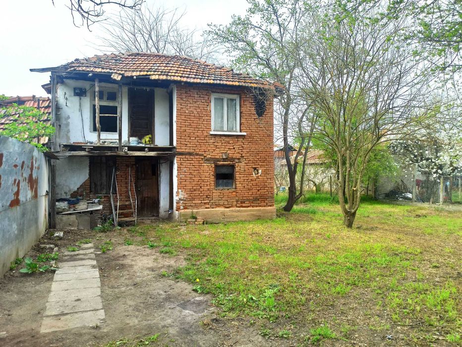 Продава се къща в град Роман