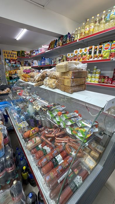 Продается витринный холодильник