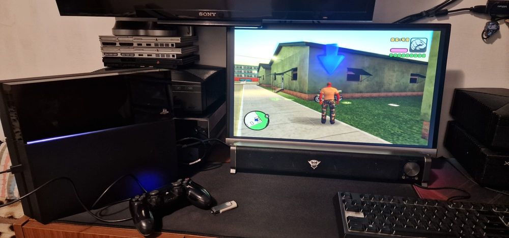 Vând Playstation 4 / Ps4 Phat Modat 500GB