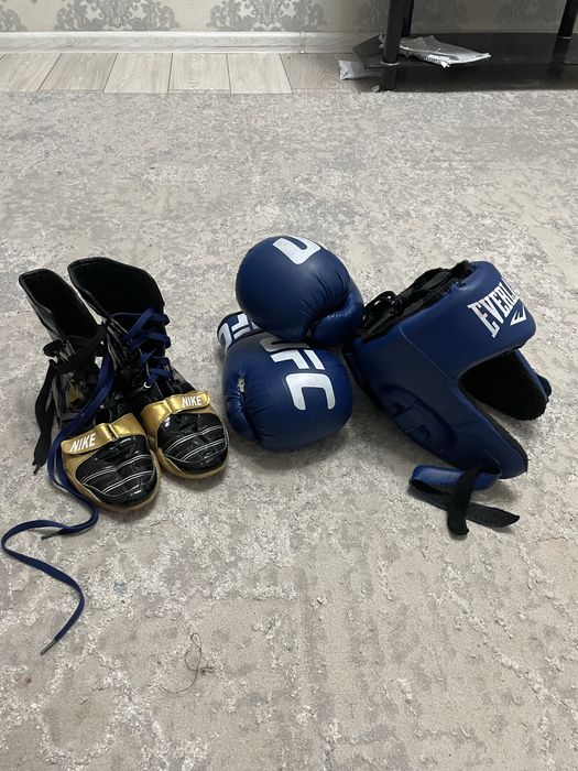 Шлем, перчатка, боксерка сатылады