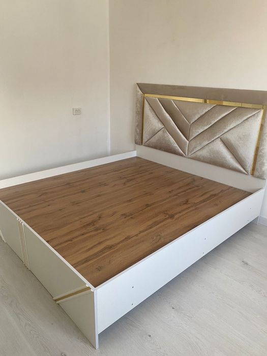 Спальный кровать 200/180 с двумя комодами