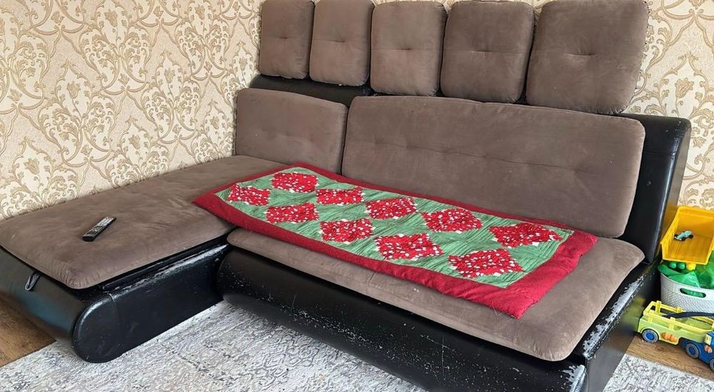 Продается диван для гостинной комнаты