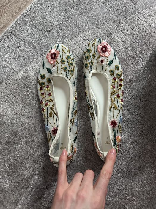 Модерни дамски балеринки на Zara