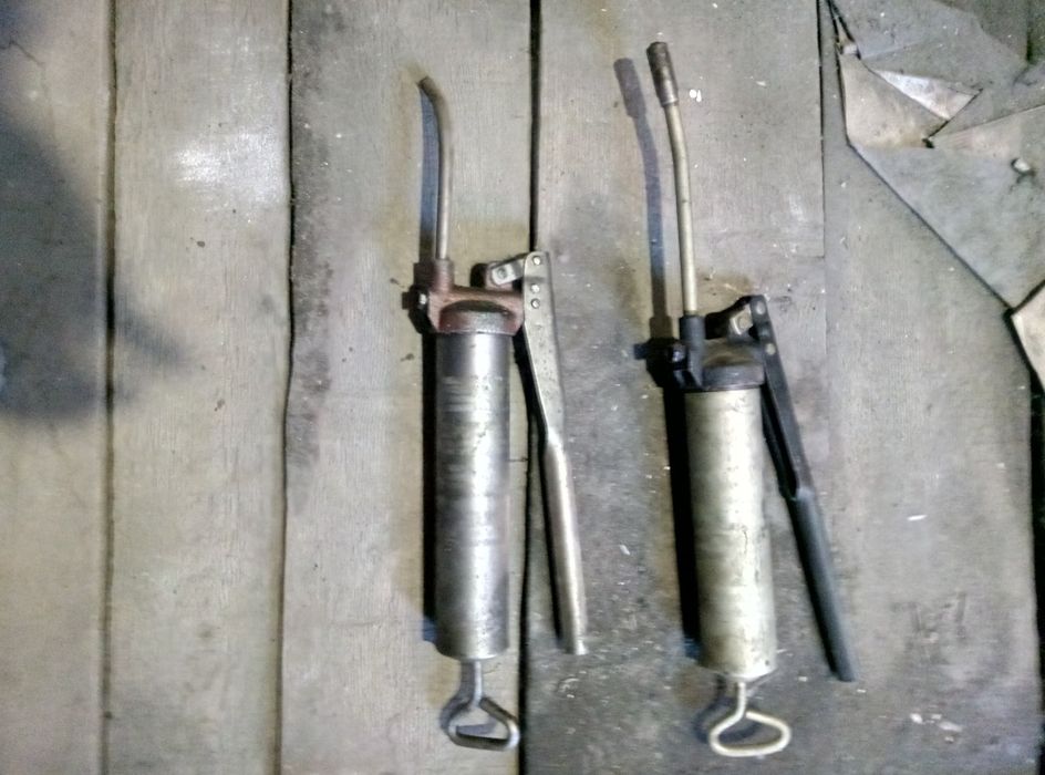 Шприцы для смазки.