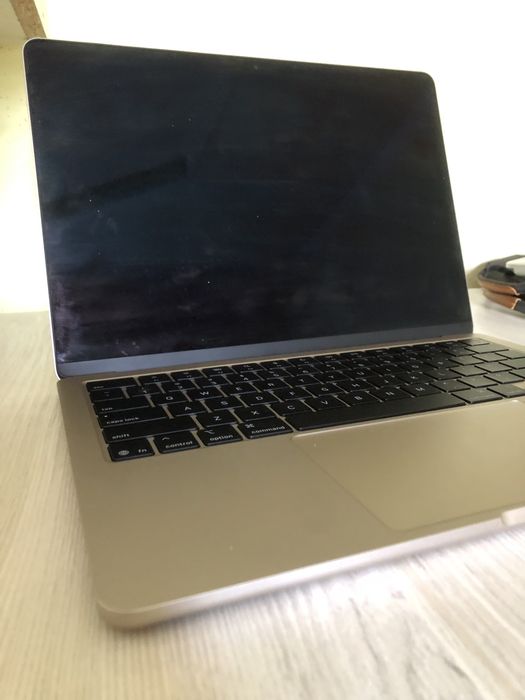 MACBOOK AIR M4 egasidan