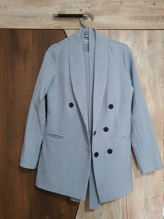 Женские классические костюмы