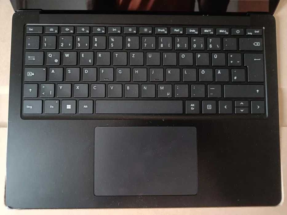 Microsoft Surface 5 • i7-1255U • 32GB • 512GB • 13.5" 2256x1504 • Nou