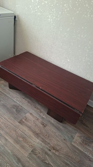 Продам стол низкий складной