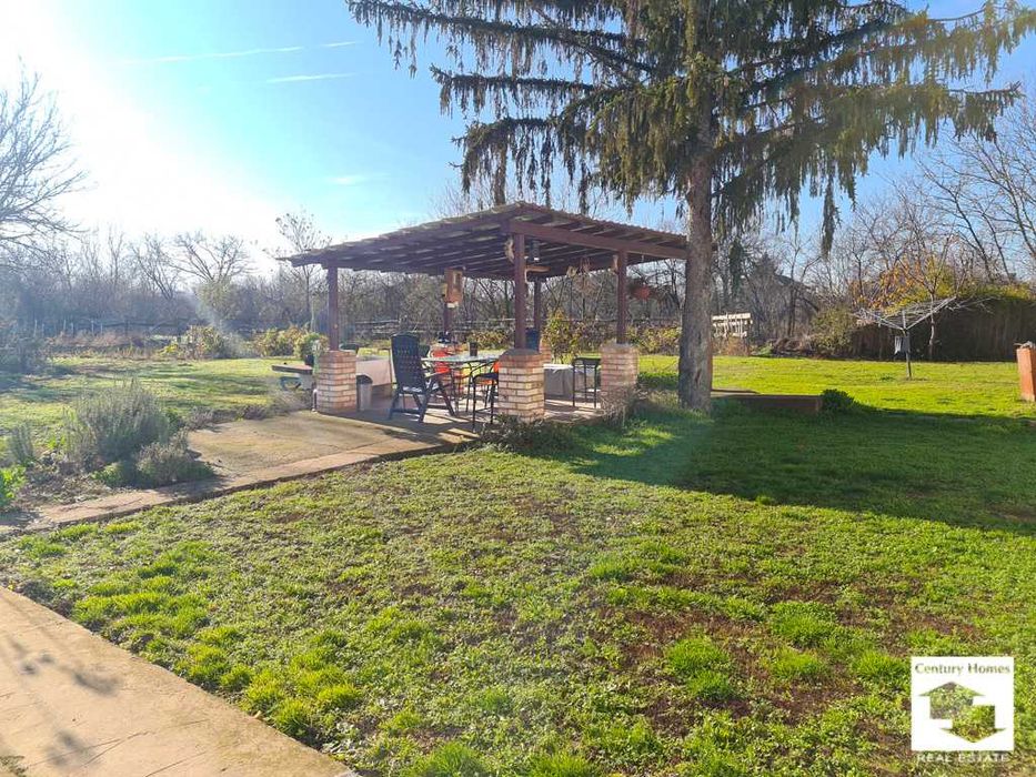 205017 Реновирана къща с голям двор в с. Градище