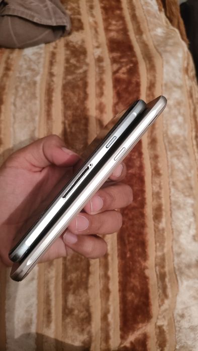 На запчасти Samsung a3 и j5 у обоих проблема с экраном