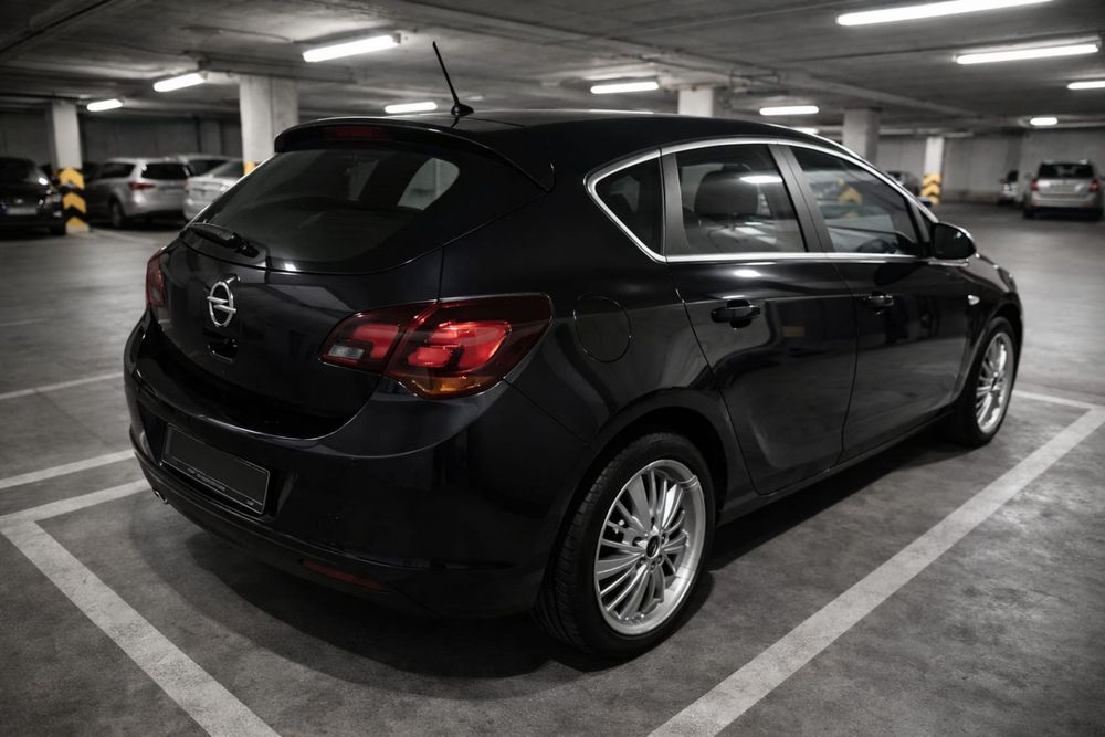 Opel Astra J 2.0 Diesel *2011* 188.000km / volanta + distributie Noi