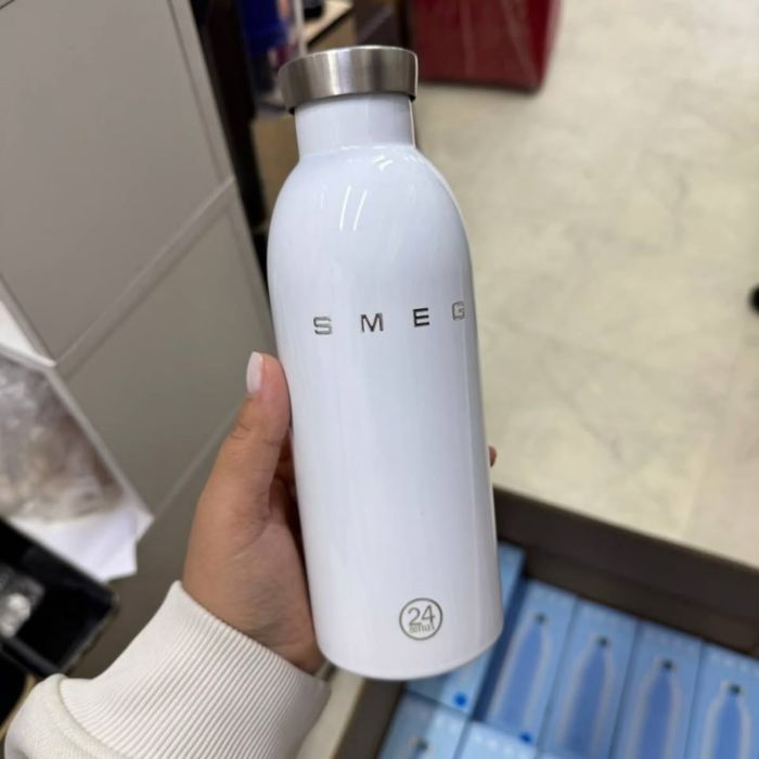 Бутылка термо от бренда Smeg