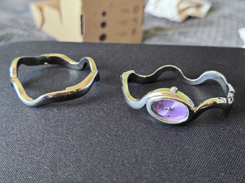 Дамски часовник с гривна от неръждаема стомана