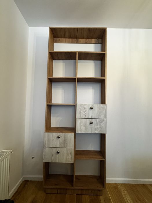 Copr de mobilier cu sertare si rafturi