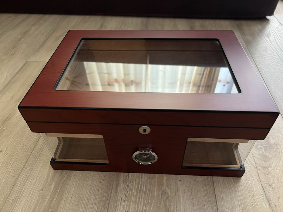 Луксозен хумидор за пури с външен хигрометър