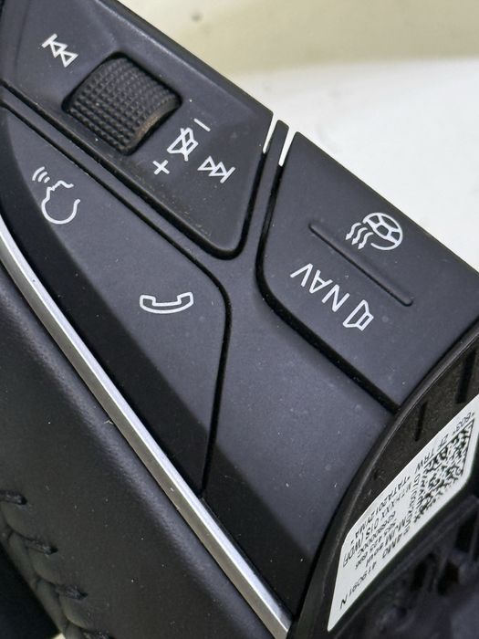 мултифункционален кожен волан с подгрев и пера Audi Q7 4M / Q5 FY / A4 B9 / S4 B9 OEM:4M0419091N